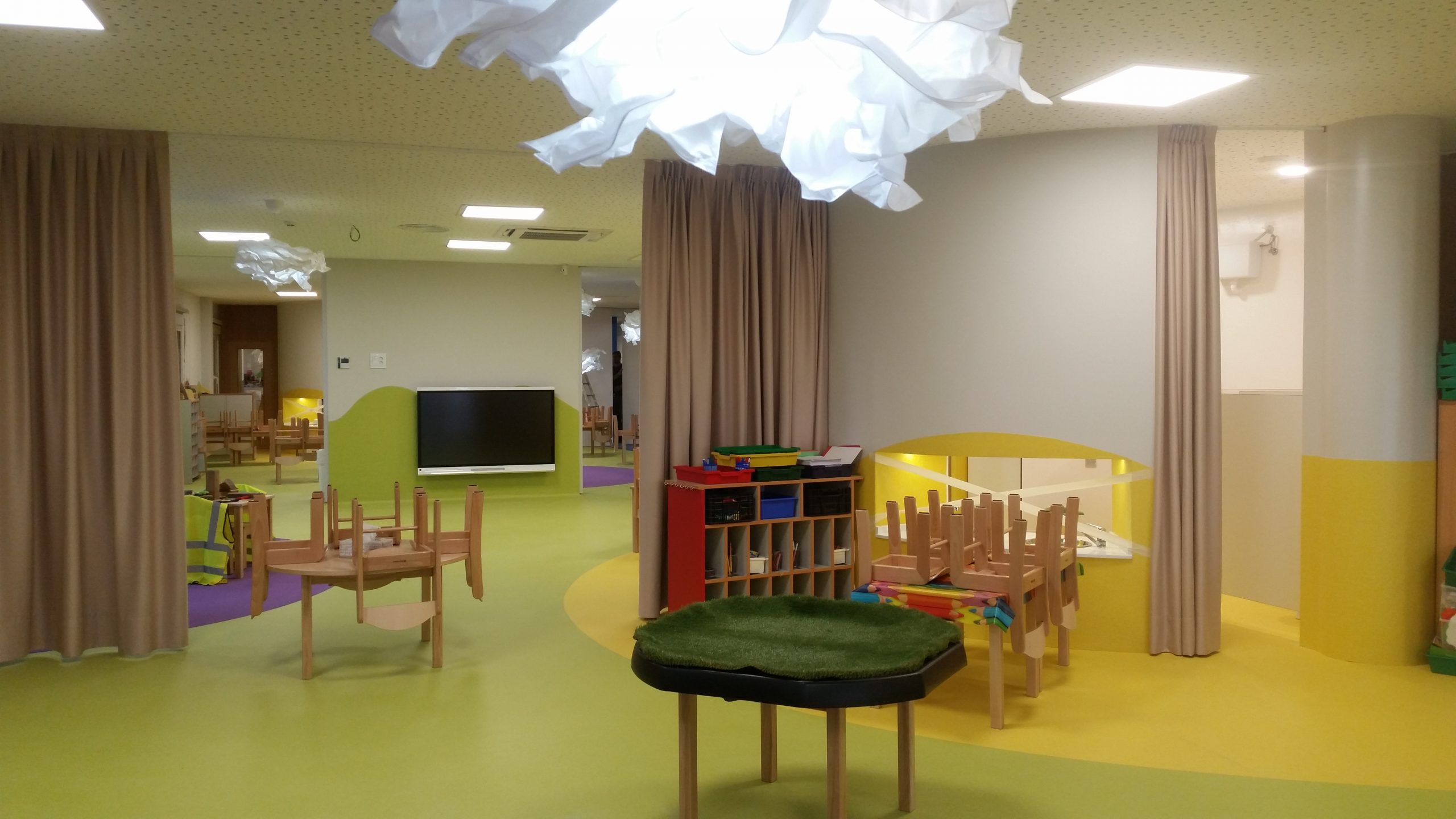 cortinas acusticas y oscurantes en escuela infantil en Alicante