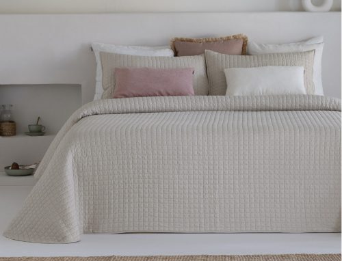 Colcha Jacquard Toronto de Sandeco en color beige c180 270x270 y 2 fundas de cojín de 50x70cm