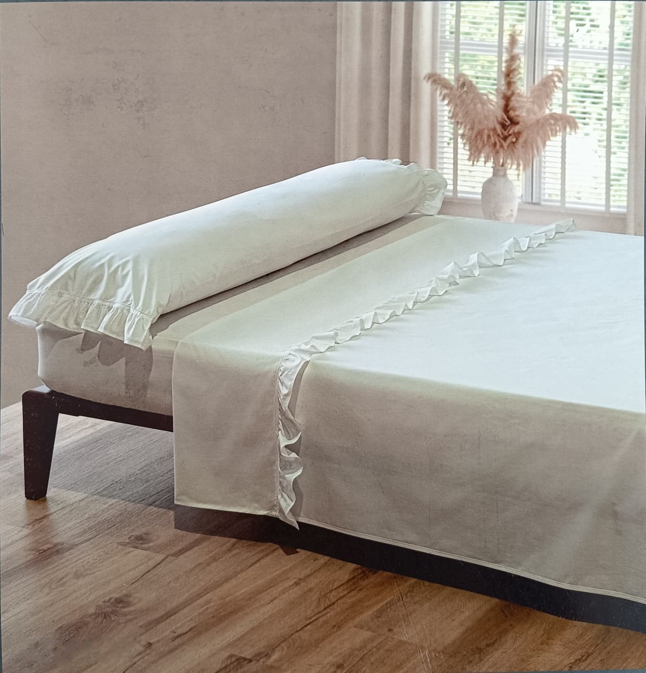 Juego de Sábanas de Javier Barberá con volantes en color blanco 100% algodón peinado de 200 hilos cama 150