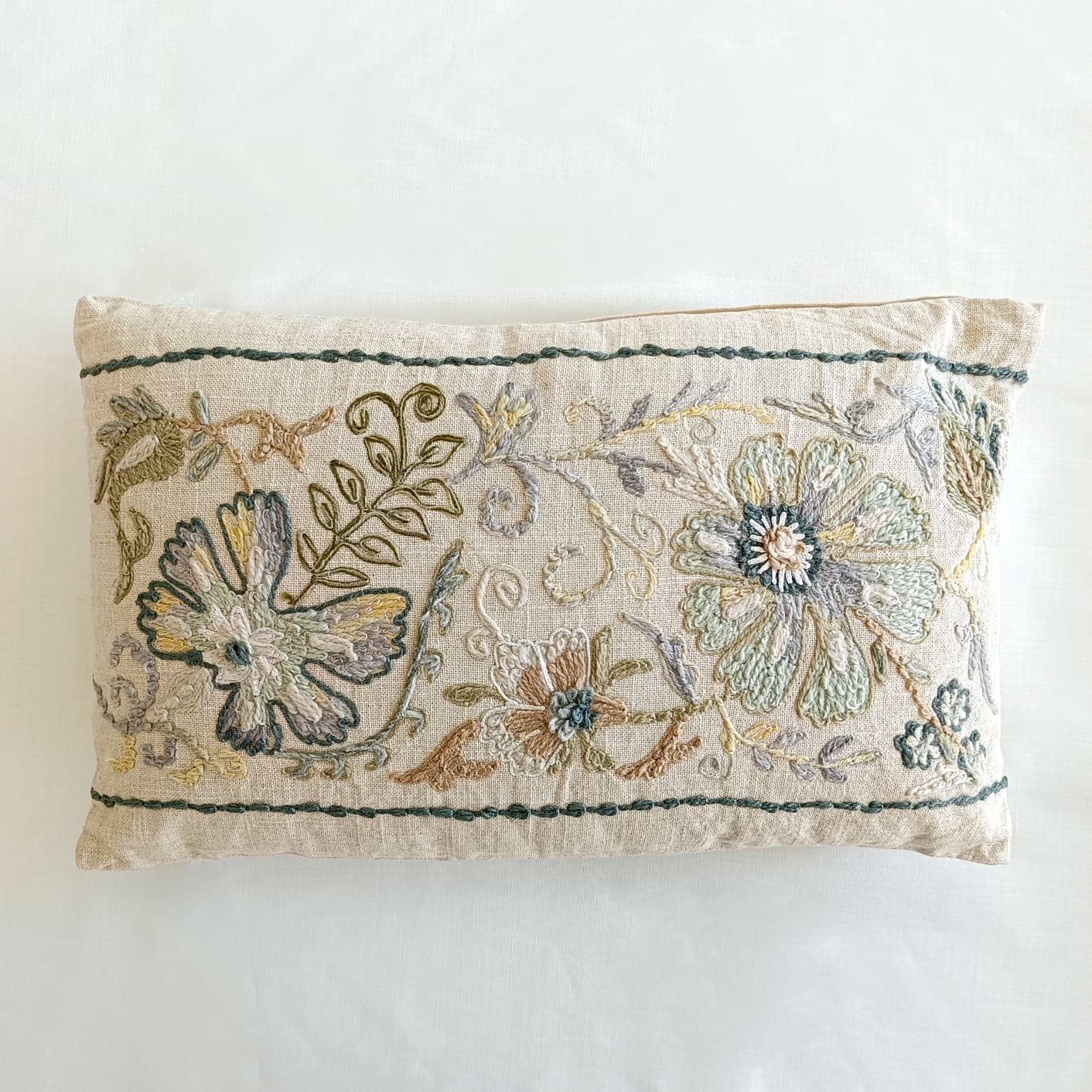 Set de 2 cojines Draser de Ikaya con bordado floral en color beige 30x50cm