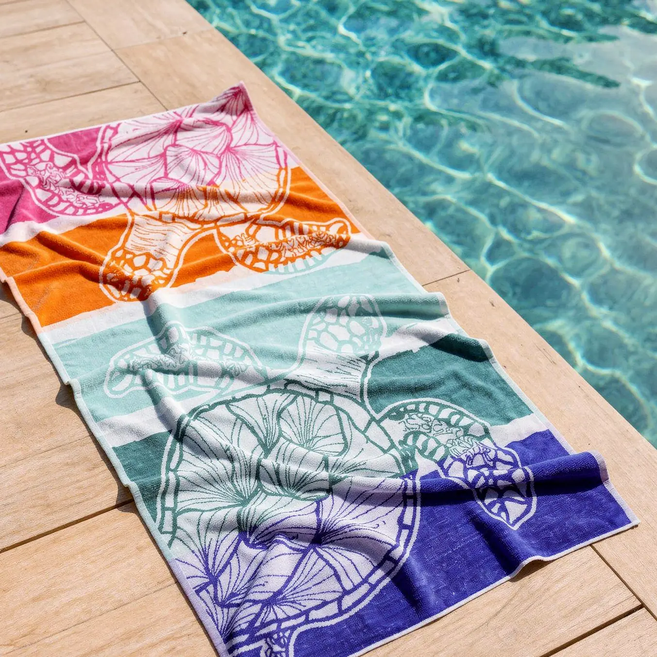 Toalla Tolay de terciopelo jacquard con un tamaño de 90X165cm, familiar, suave y absorbente. Fabricada en 100% Algódón Egipcio.