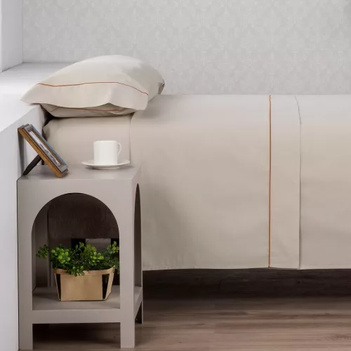 Juego de sábanas de Manterol, modelo Trend en color beige con franja en color arcilla. Medidas para cama de 180