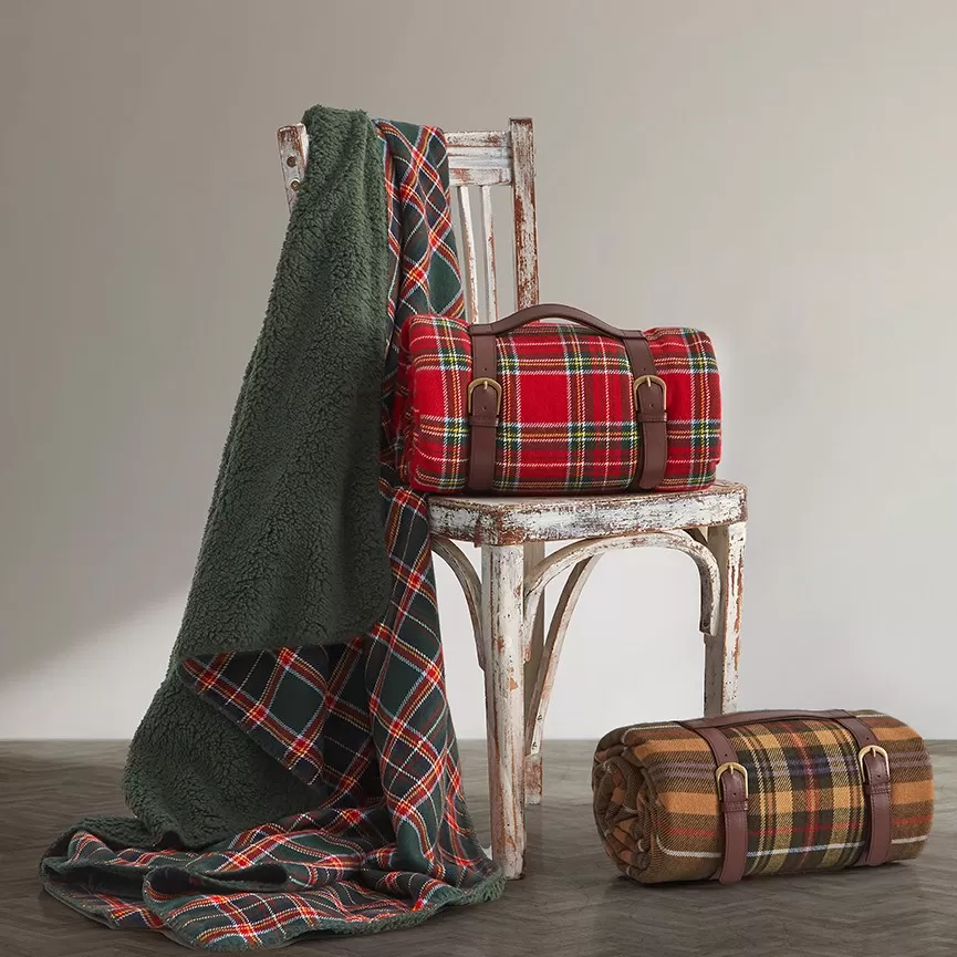 Manta plaid sofá Galgo cuadros borreguito verde